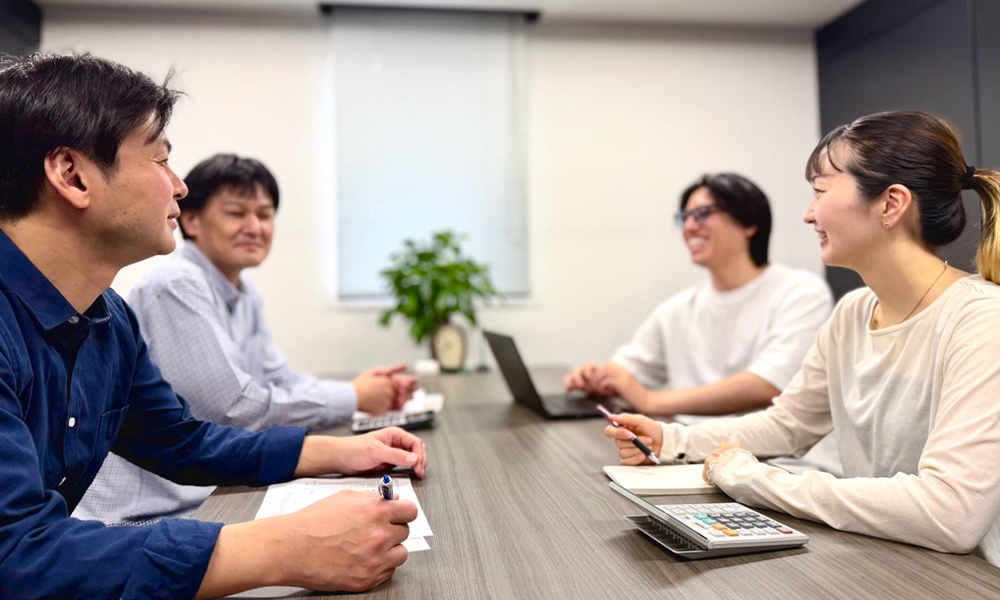 税理士法人SymBrightの打ち合わせ風景の写真